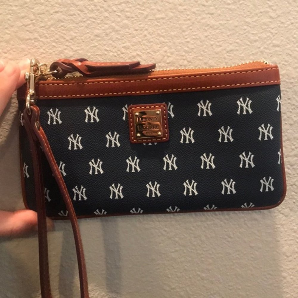dooney and bourke yankee wristlet